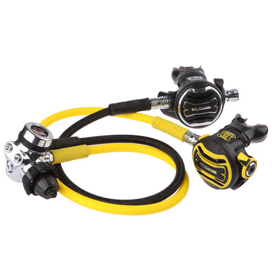 Apeks XTX200 z octopusem XTX40